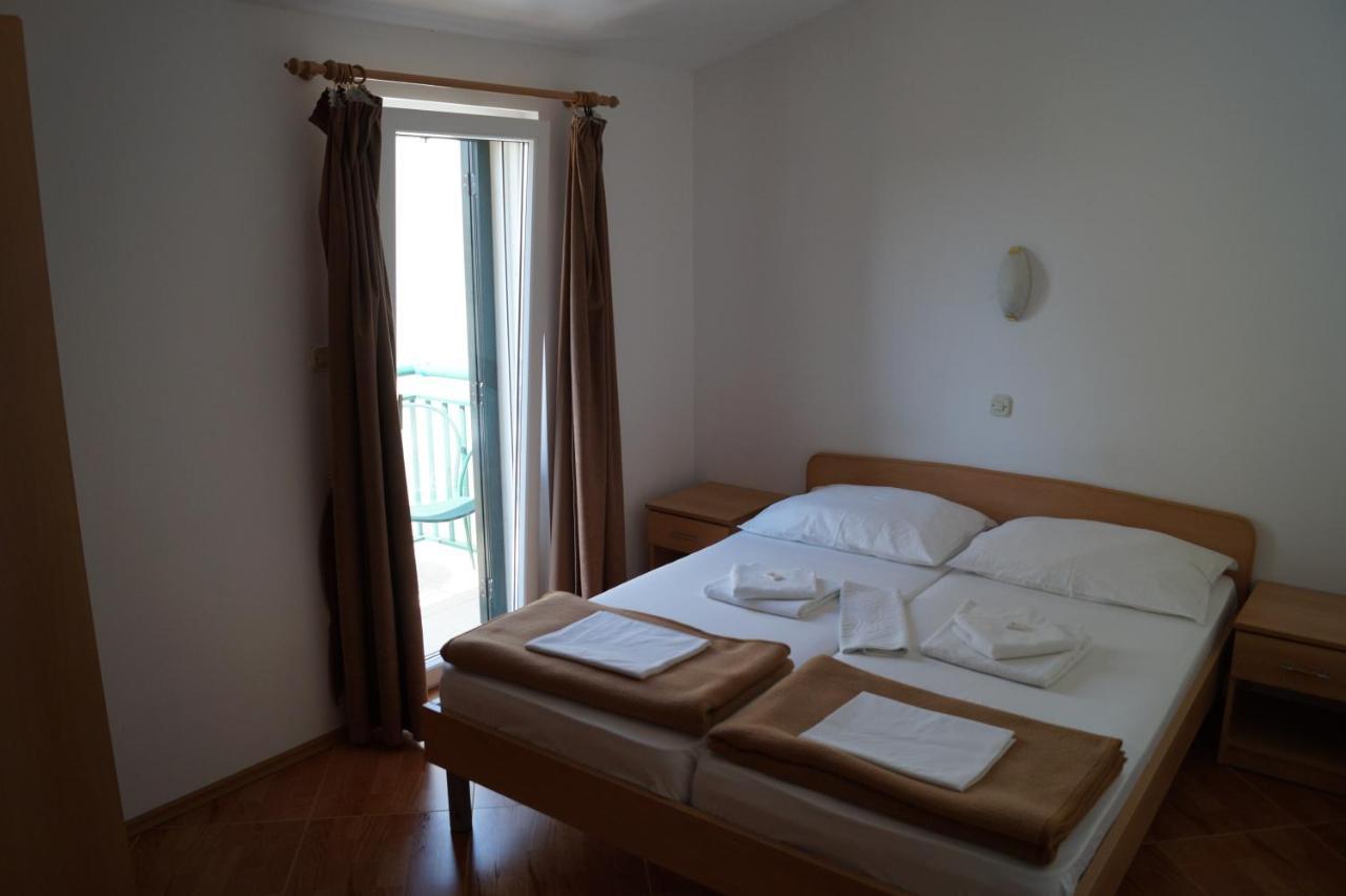 Pansion Knezovic Hotel Baska Voda Exterior photo
